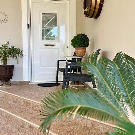 קורופיון Lia'S Luxury Apartment - Near Airport מראה חיצוני תמונה