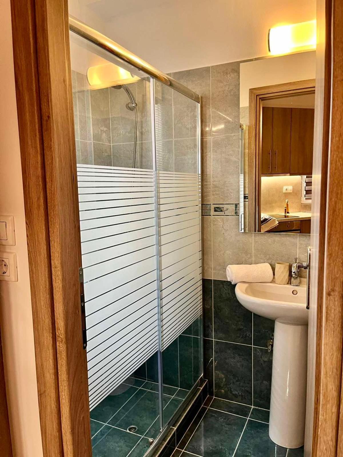 קורופיון Lia'S Luxury Apartment - Near Airport מראה חיצוני תמונה